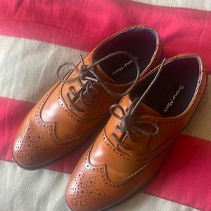 Boys size 3 wing tip shoes worn once